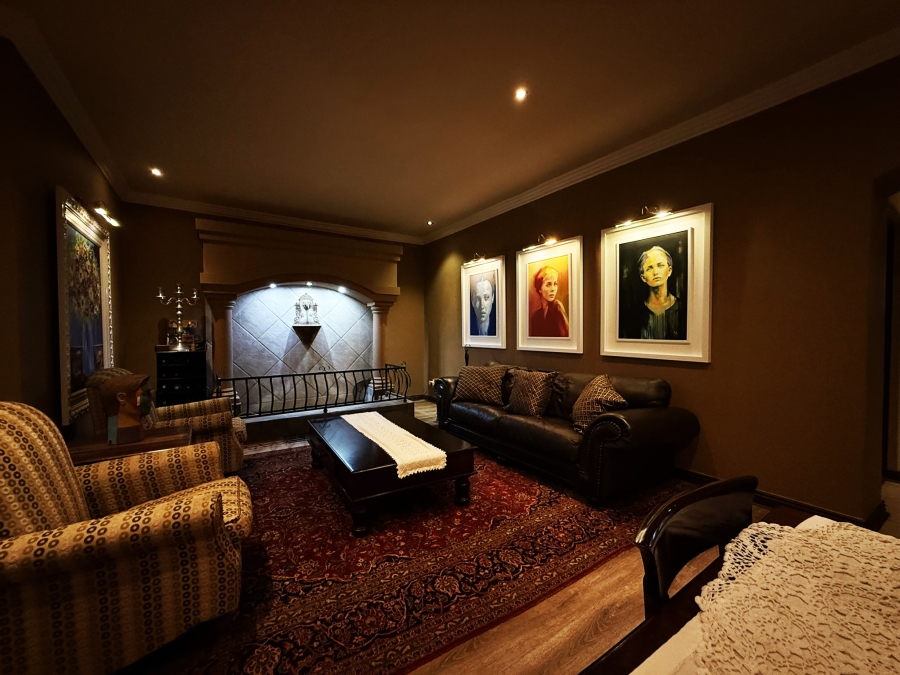 To Let 4 Bedroom Property for Rent in Van Der Hoff Park North West